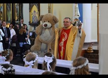 Msza Święta w intencji dzieci przystępujących do Komunii św. i ich rodzin.